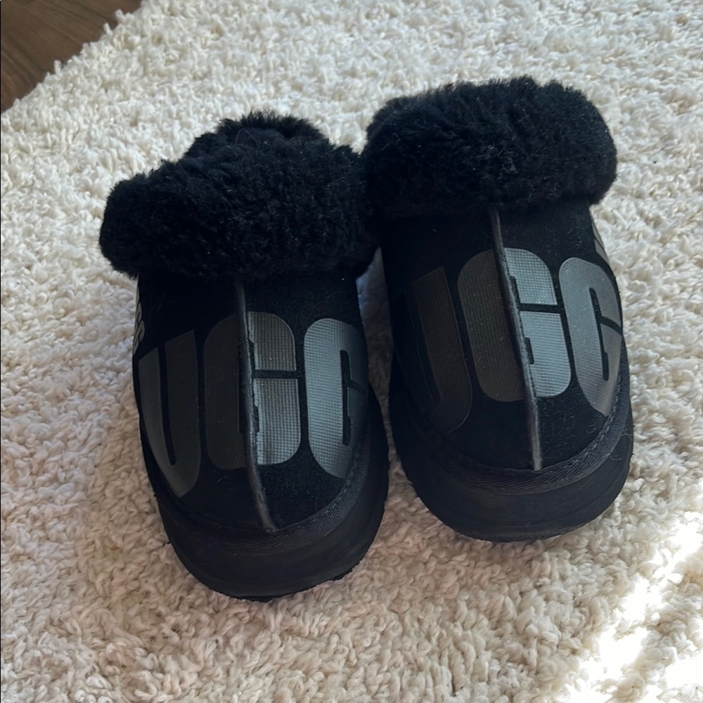 UGG Black womans Shoes